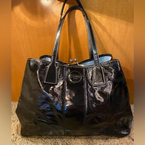 EUC Coach Black kisslock shoulder bag - Picture 1 of 11